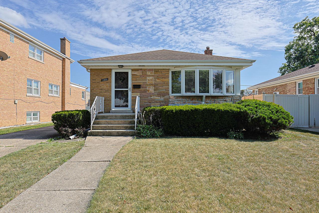 7453 W Keeney St., Niles, IL 60714