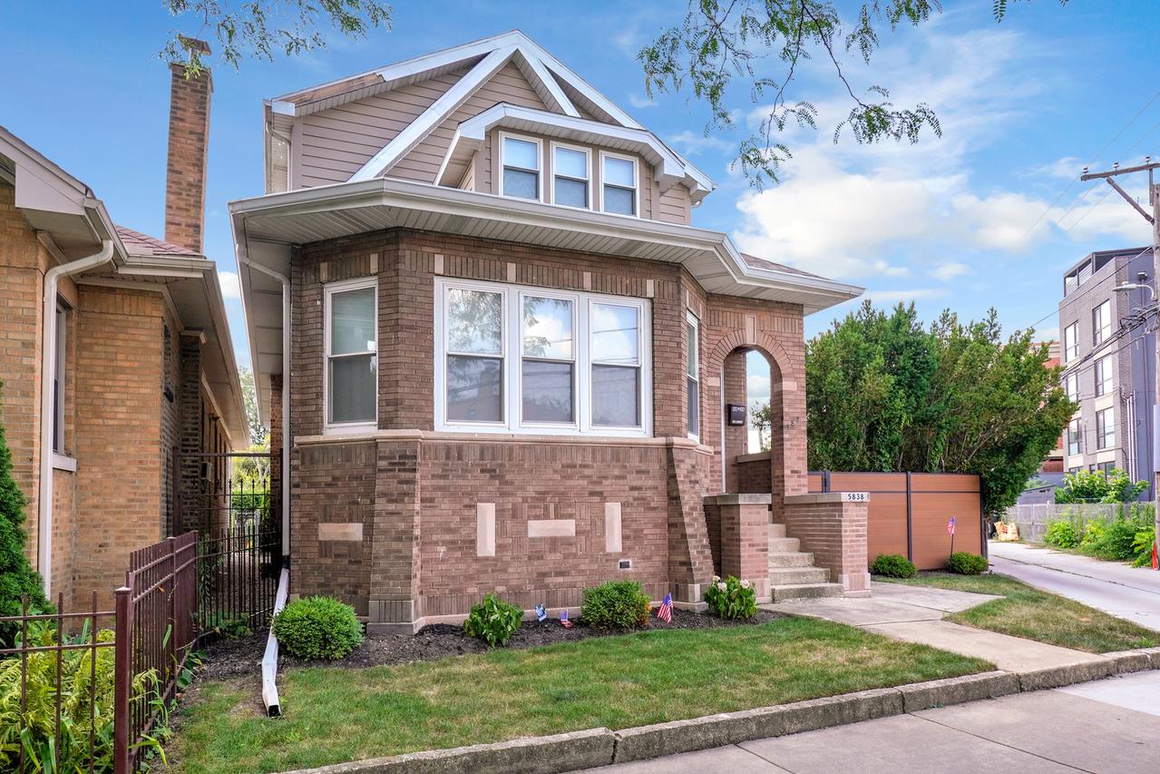 5838 N Sacramento Ave., Chicago, IL 60659