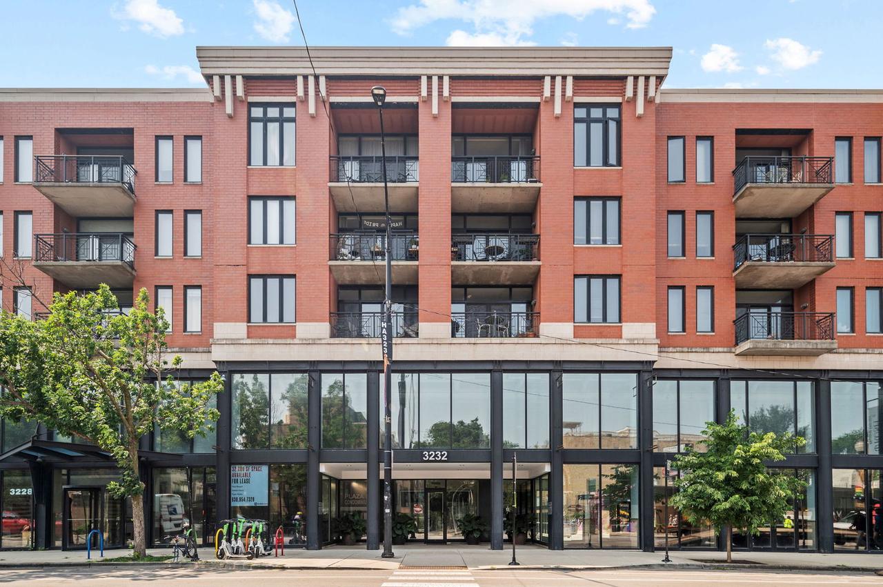 3232 N Halsted St. #D1001, Chicago, IL 60657