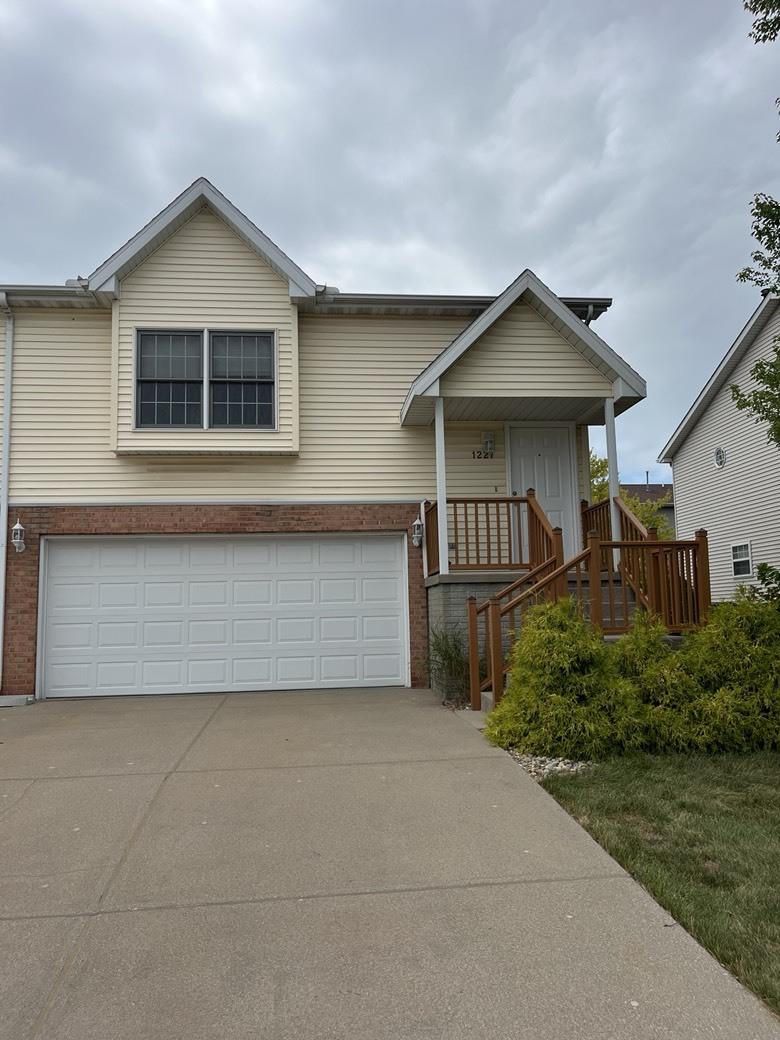 1227 Beacon Hill Ct., Normal, IL 61761