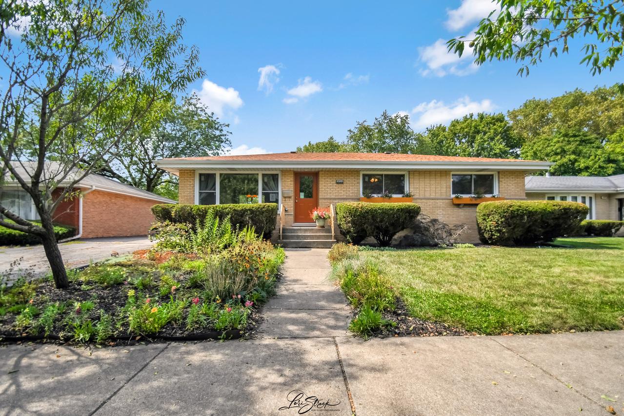 16914 Parkside Ave., South Holland, IL 60473