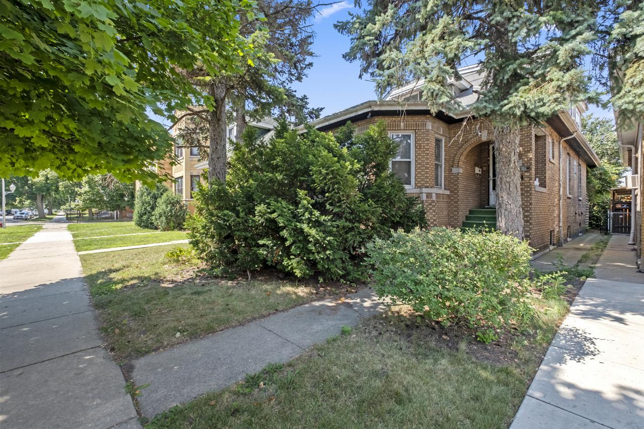 2910 N Linder Ave., Chicago, IL 60641