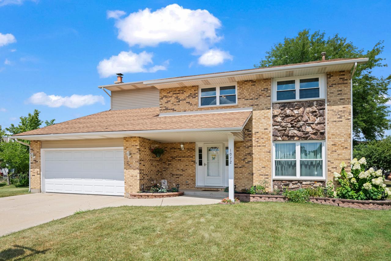 1072 Worthington Dr., Hoffman Estates, IL 60169