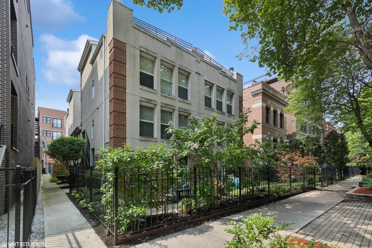 2660 N Bosworth Ave. #2SW, Chicago, IL 60614