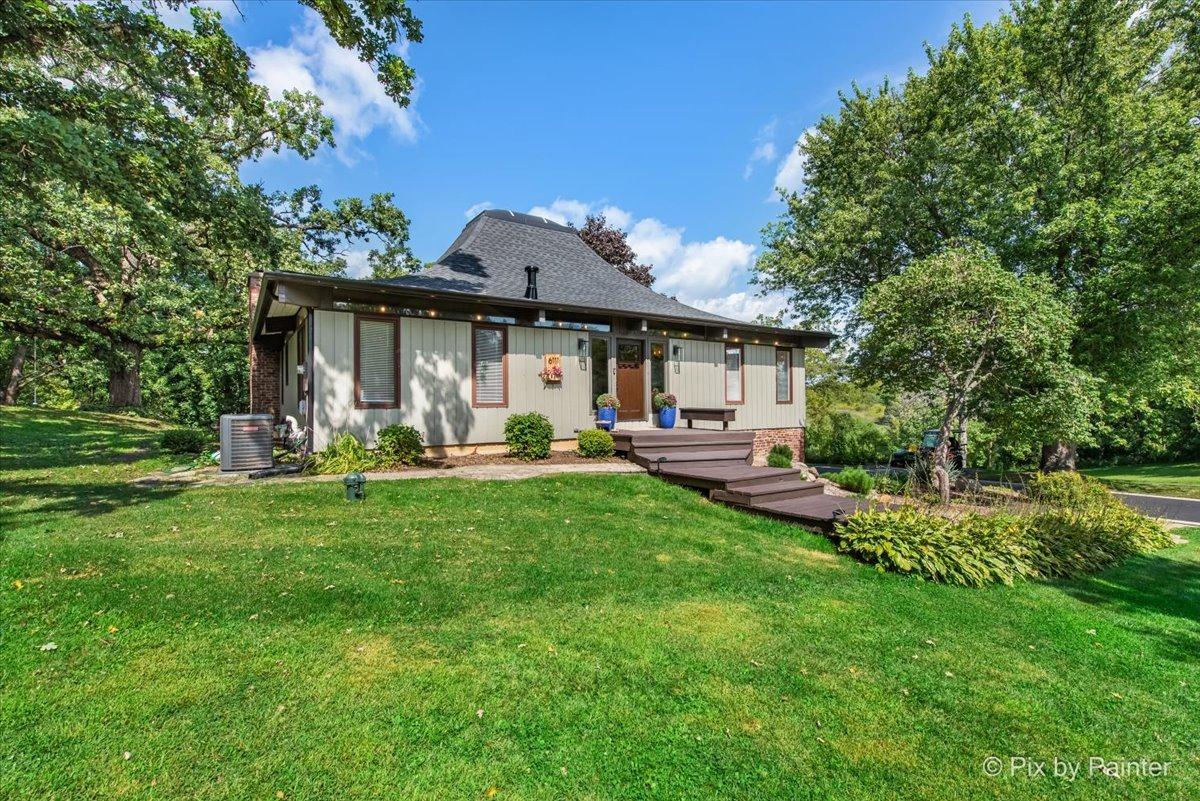 6111 Ridgeview Dr., Huntley, IL 60142