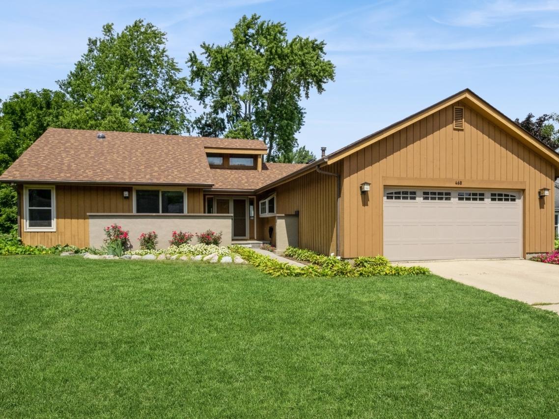 468 Tanglewood Dr., Gurnee, IL 60031