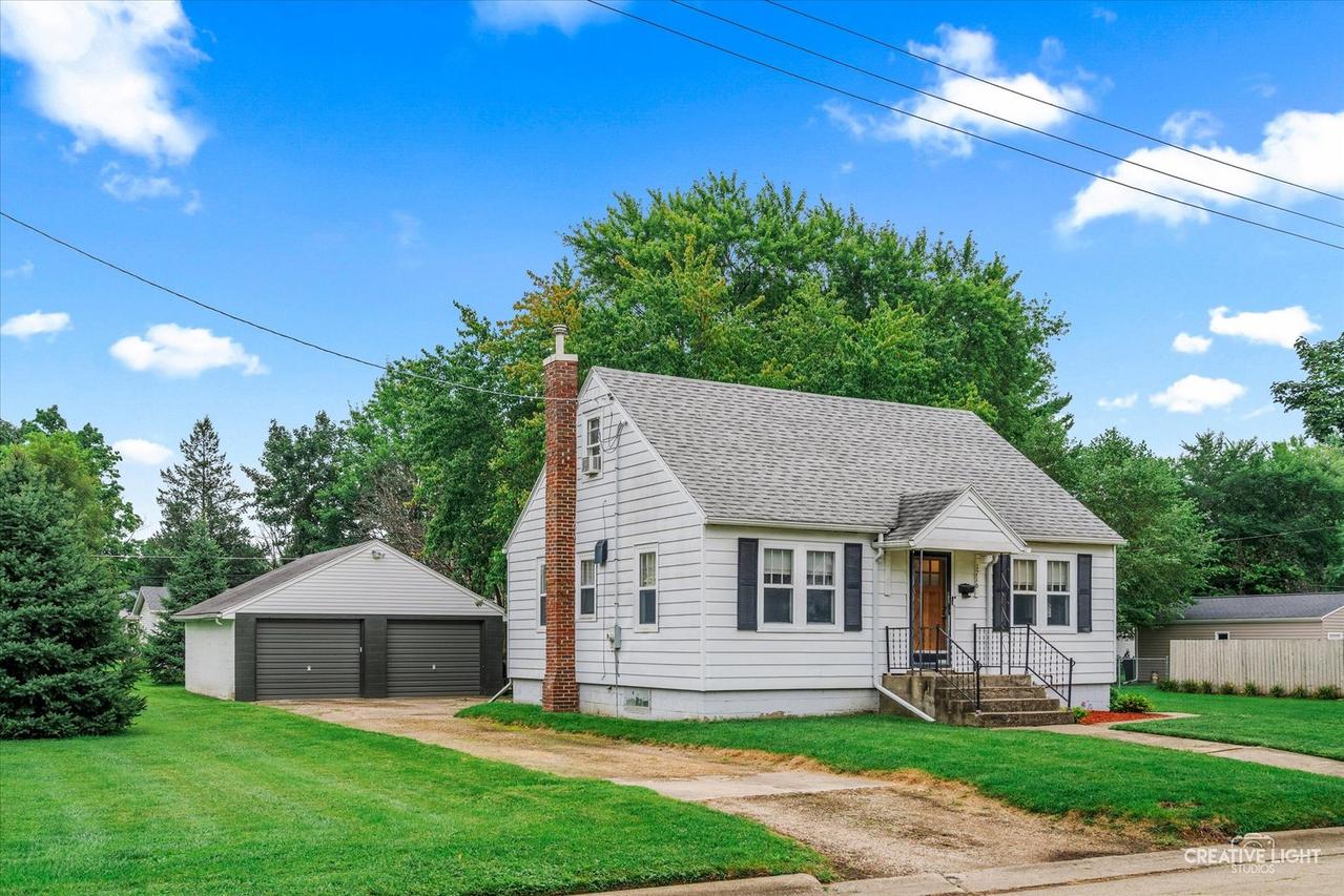 1716 17th Ave., Sterling, IL 61081