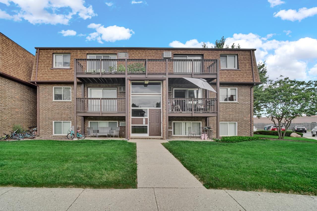 104 Boardwalk St. #2E, Elk Grove Village, IL 60007