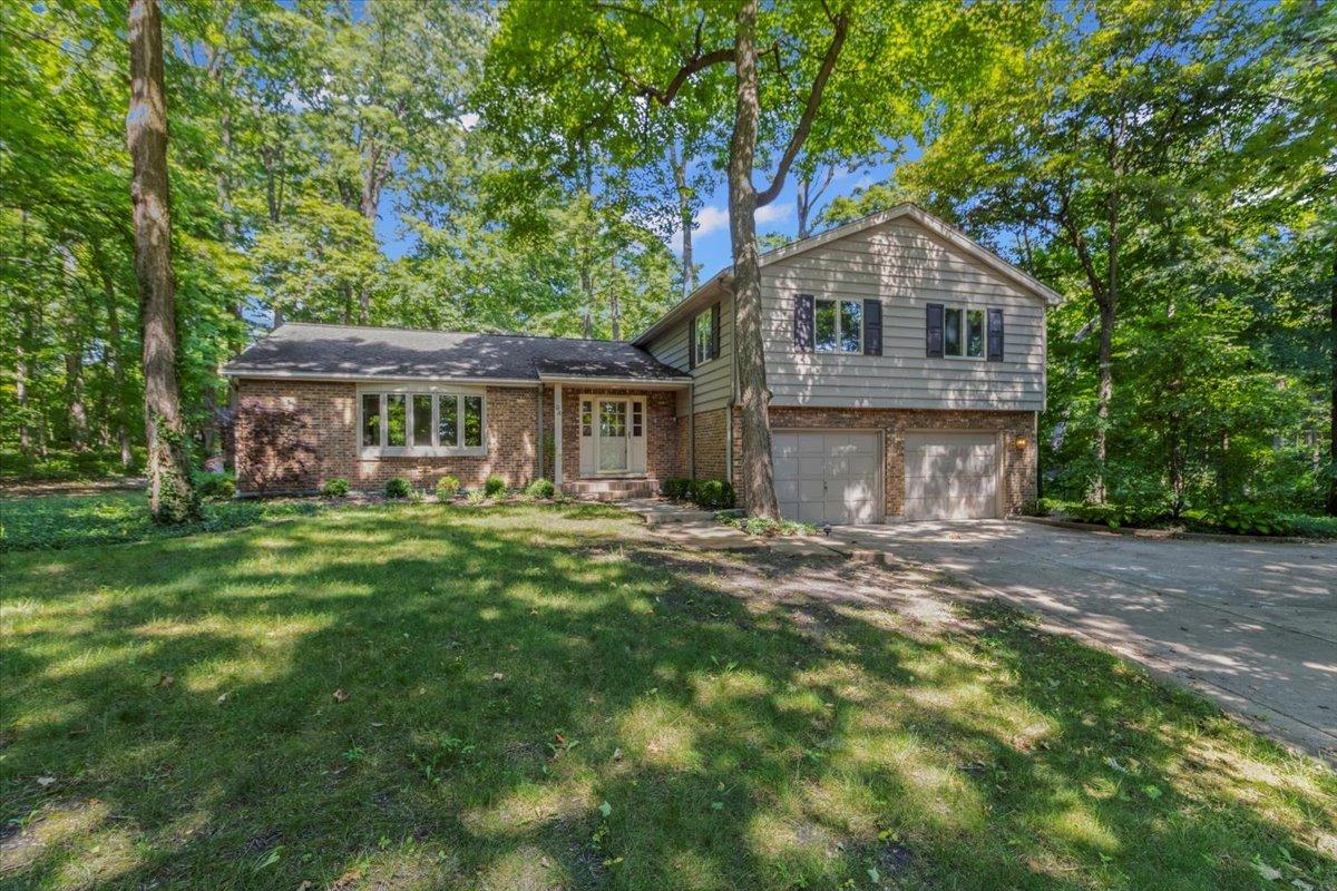 94 E Foster Ave., Roselle, IL 60172
