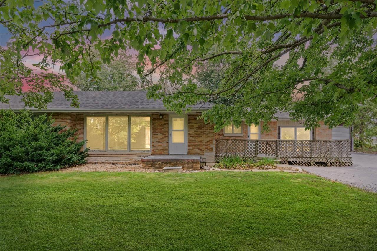 302 W Main St., Mahomet, IL 61853