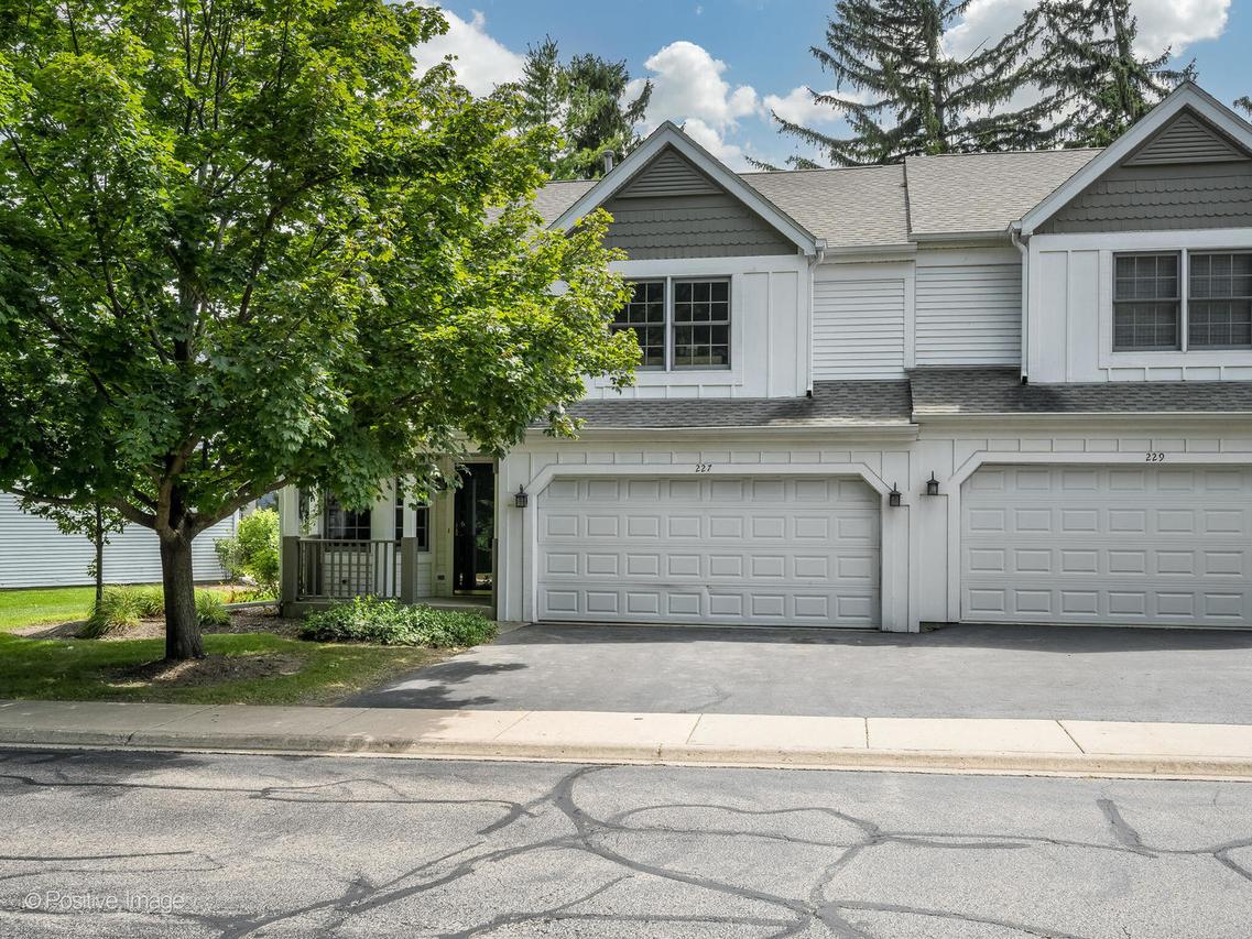 227 Spring Point Dr., Carpentersville, IL 60110