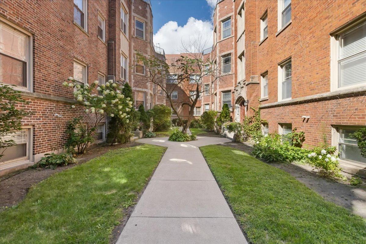 6818 N Ashland Blvd. #1A, Chicago, IL 60626