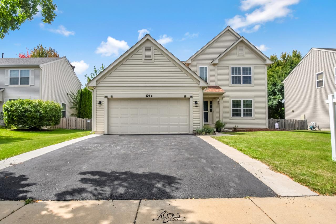 1954 Cambridge Ln., Montgomery, IL 60538