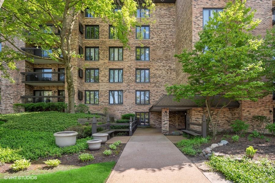 3741 Mission Hills Rd. #209, Northbrook, IL 60062