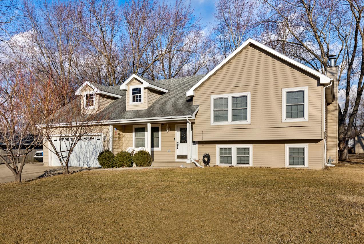 181 Skyline Dr., Carpentersville, IL 60110