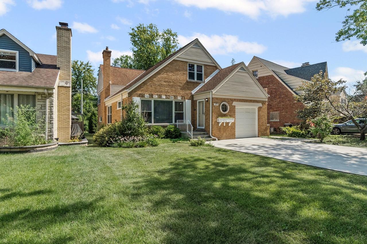 371 Longcommon Rd., Riverside, IL 60546