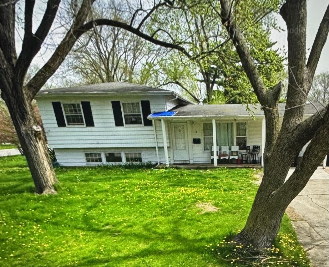 3 Scarsdale Rd., Montgomery, IL 60538