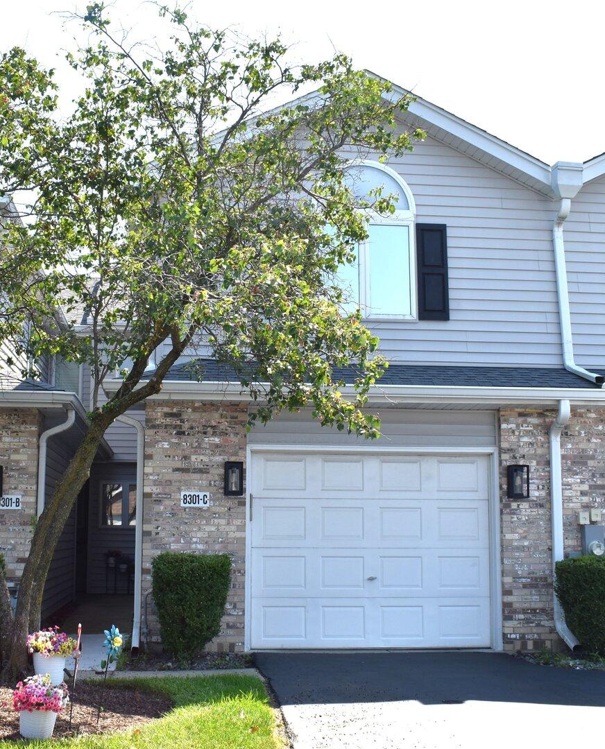 8301 Highpoint Cir. #C, Darien, IL 60561