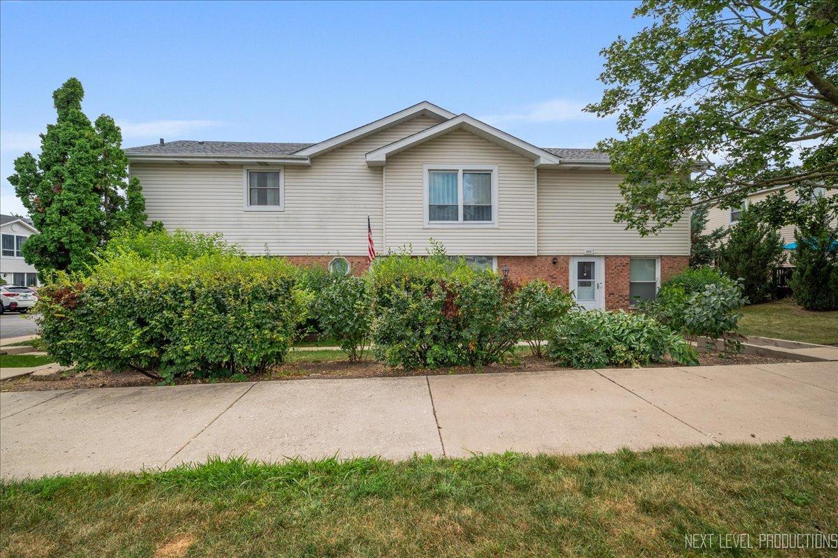 306 Peppertree Ln., Aurora, IL 60504