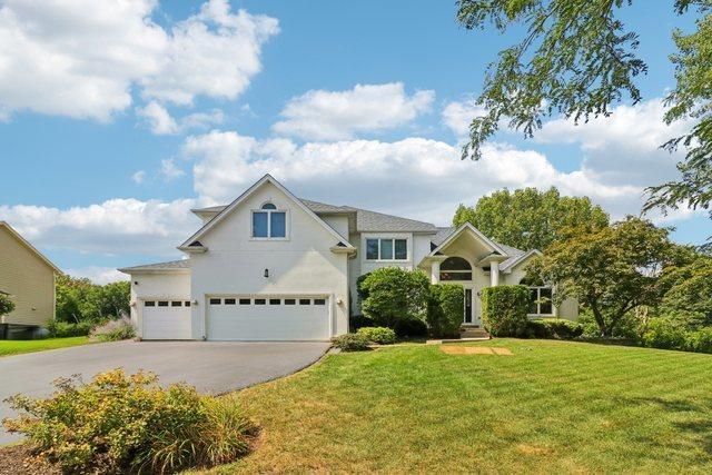 841 Black Walnut Dr., Sugar Grove, IL 60554