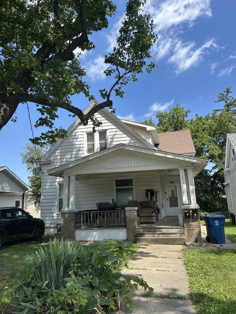913 W Grove St., Bloomington, IL 61701