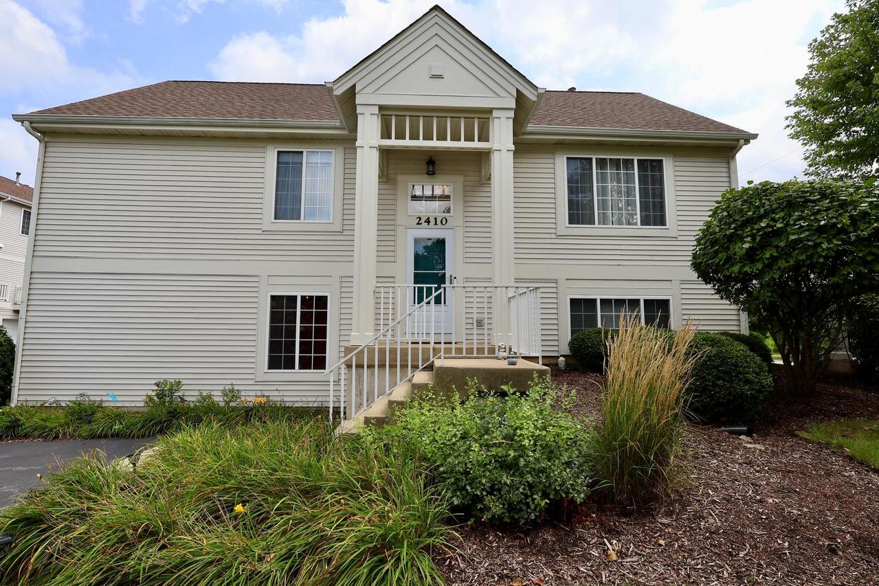 2410 Daybreak Ct. #3, Elgin, IL 60123