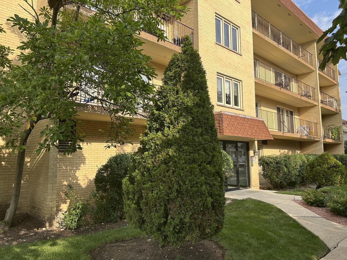 6300 W Montrose Ave. #405, Chicago, IL 60634