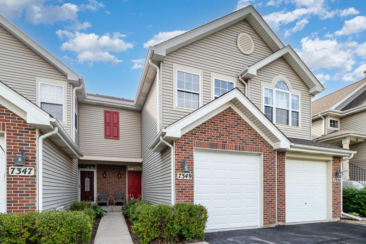 7349 Grandview Ct., Carpentersville, IL 60110