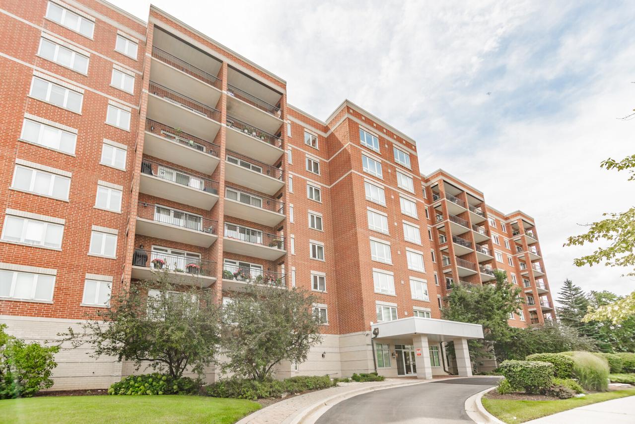 5555 N Cumberland Ave. #901, Chicago, IL 60656