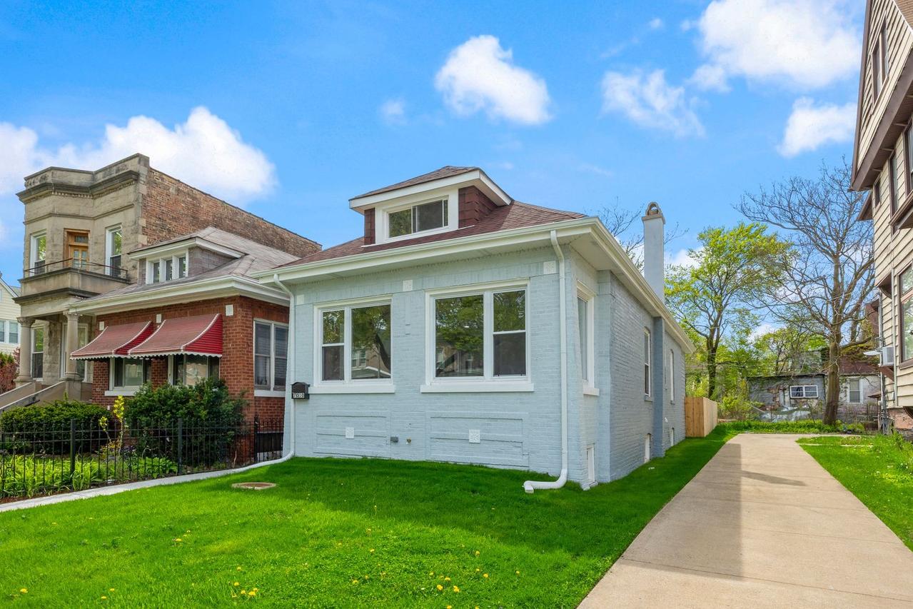 7010 S Prairie Ave., Chicago, IL 60637