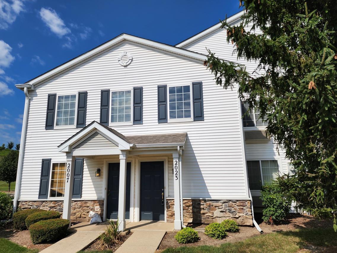 2023 Silverstone Dr., Carpentersville, IL 60110