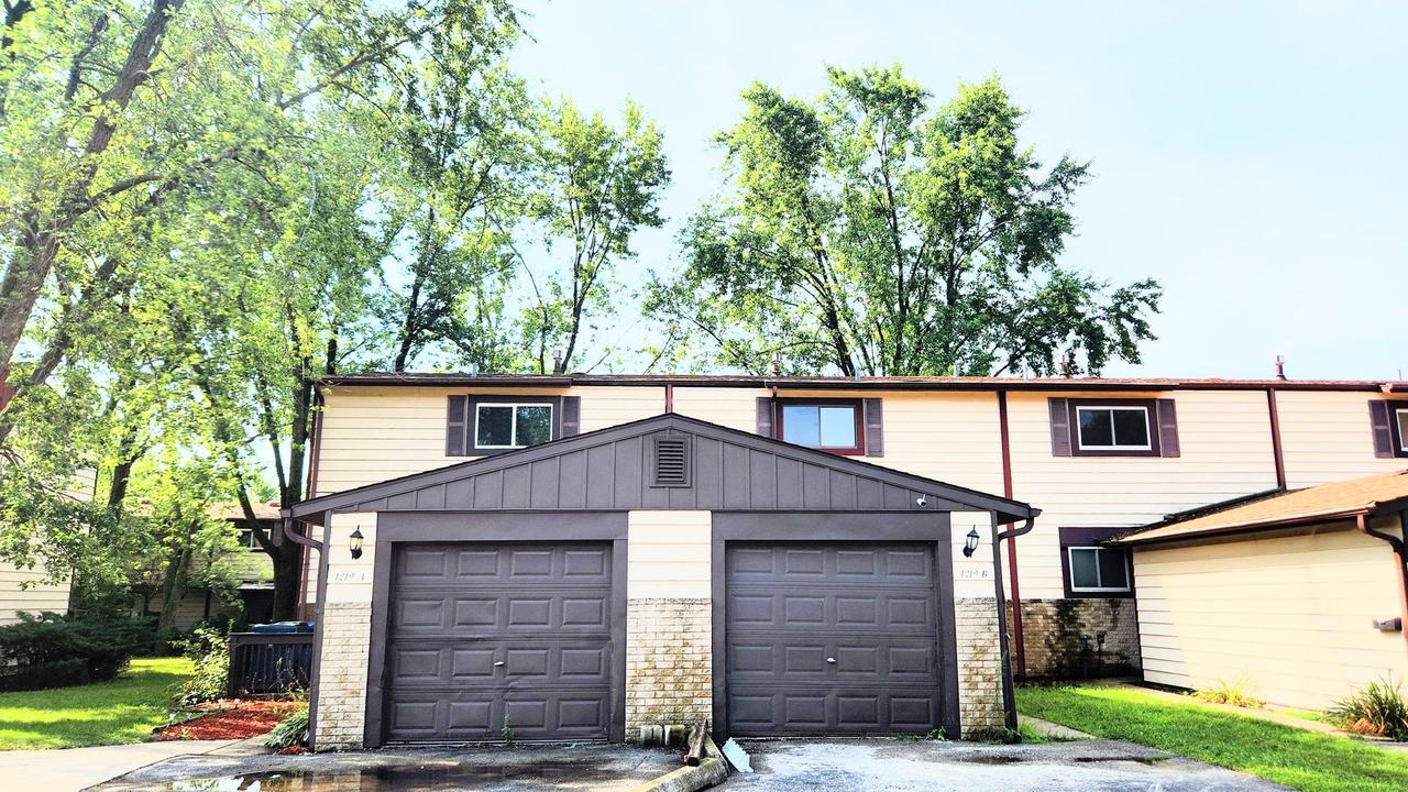 1219 Cedarwood Dr. #B, Crest Hill, IL 60403