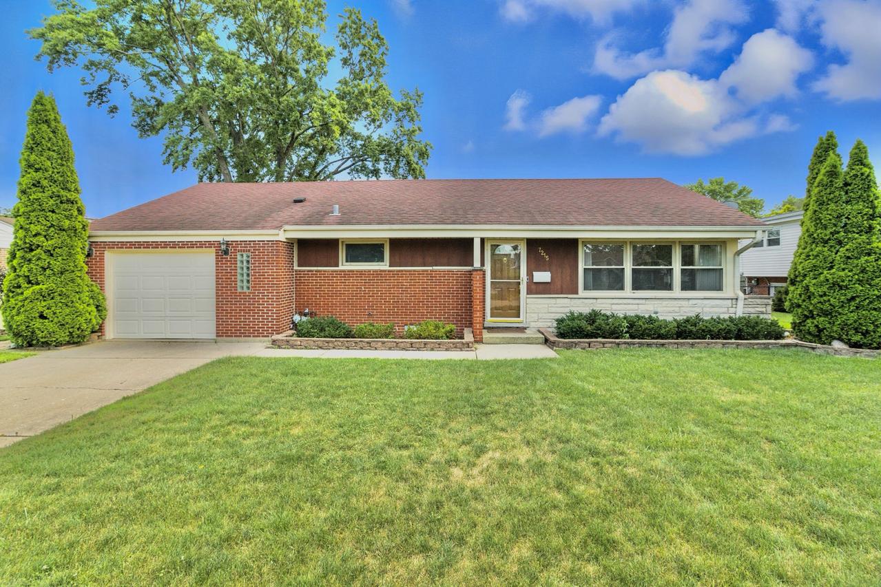 7215 Lyons St., Morton Grove, IL 60053