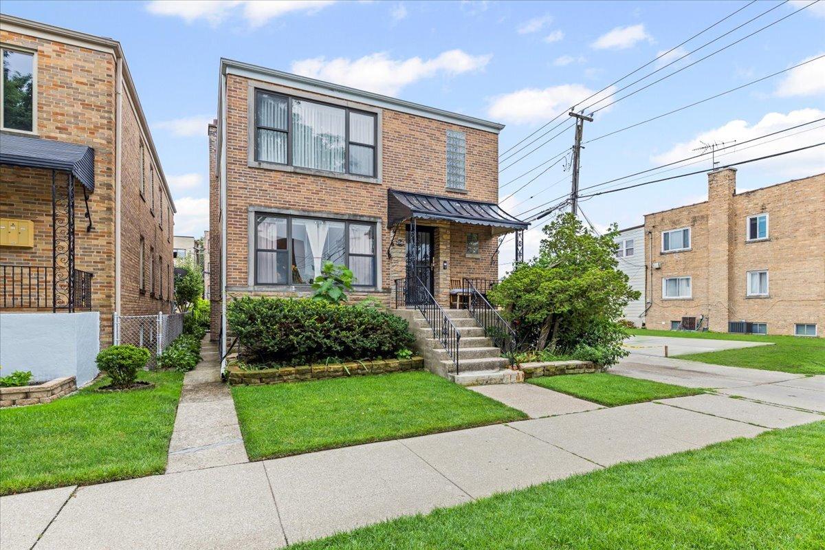 2745 W Berwyn Ave., Chicago, IL 60625