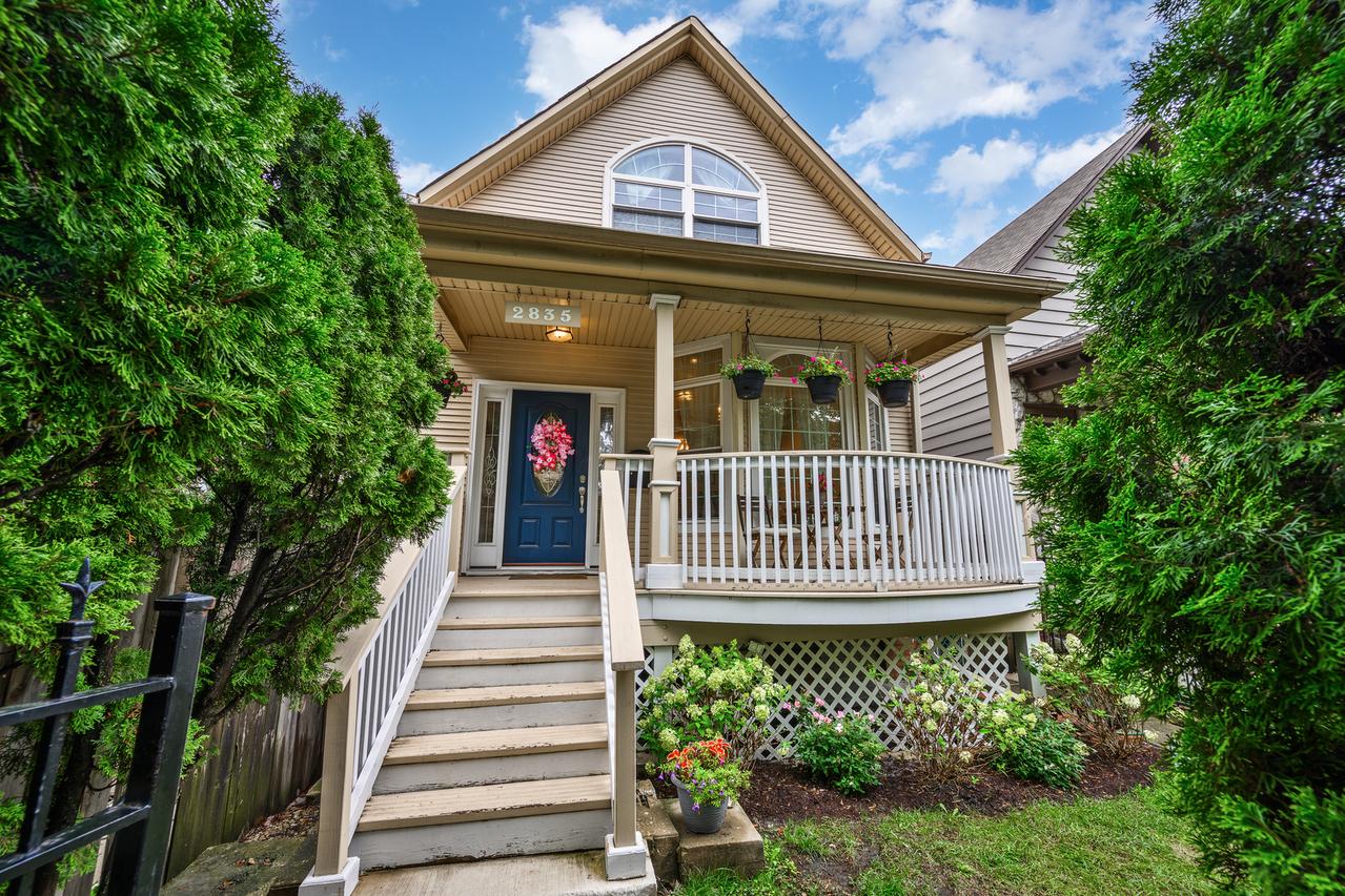 2835 N Francisco Ave., Chicago, IL 60618