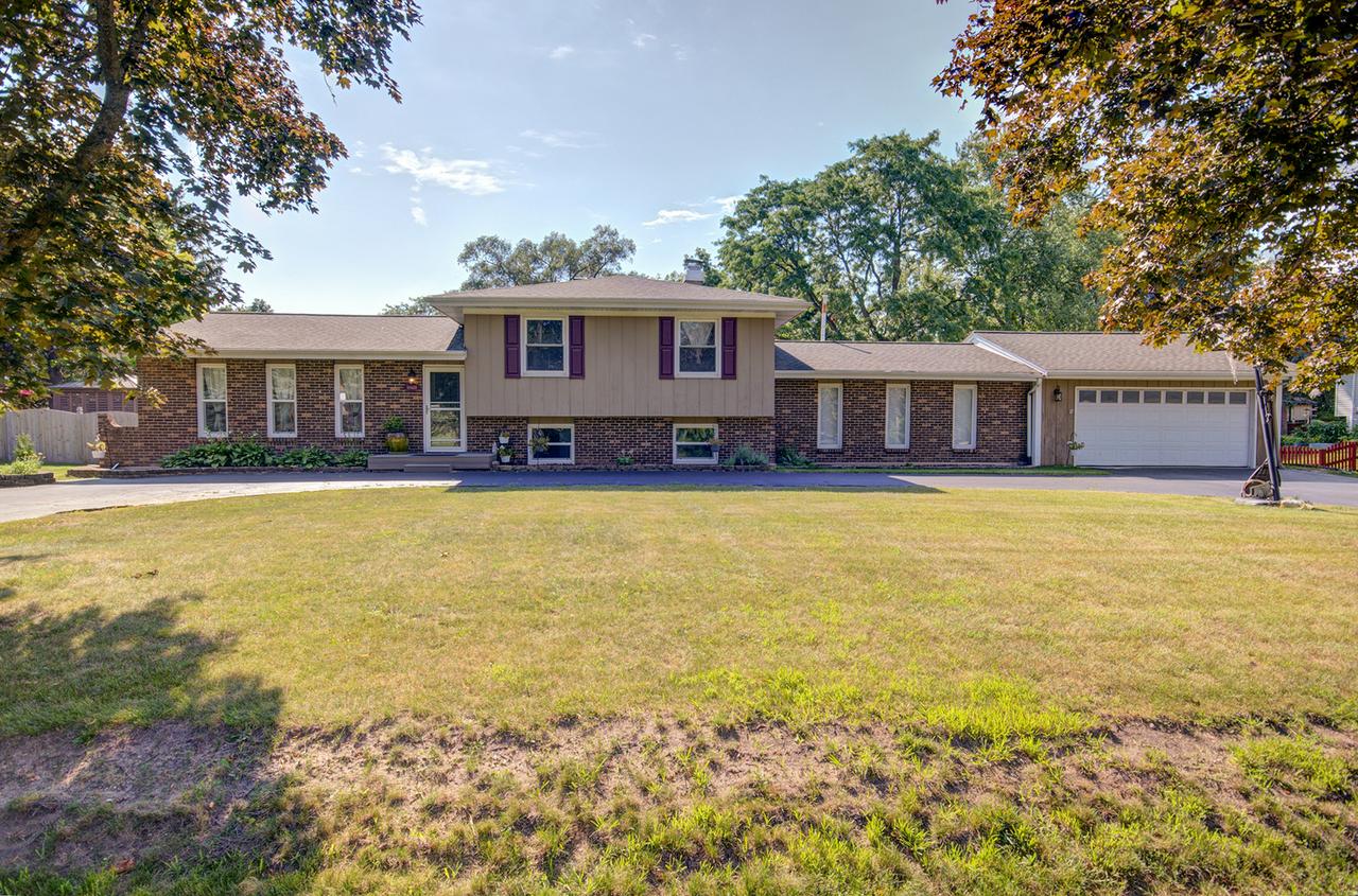 10S424 Curtis Ln., Naperville, IL 60564