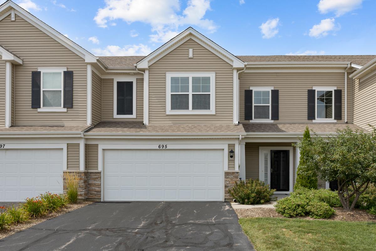 695 Anchorage Ct., Pingree Grove, IL 60140