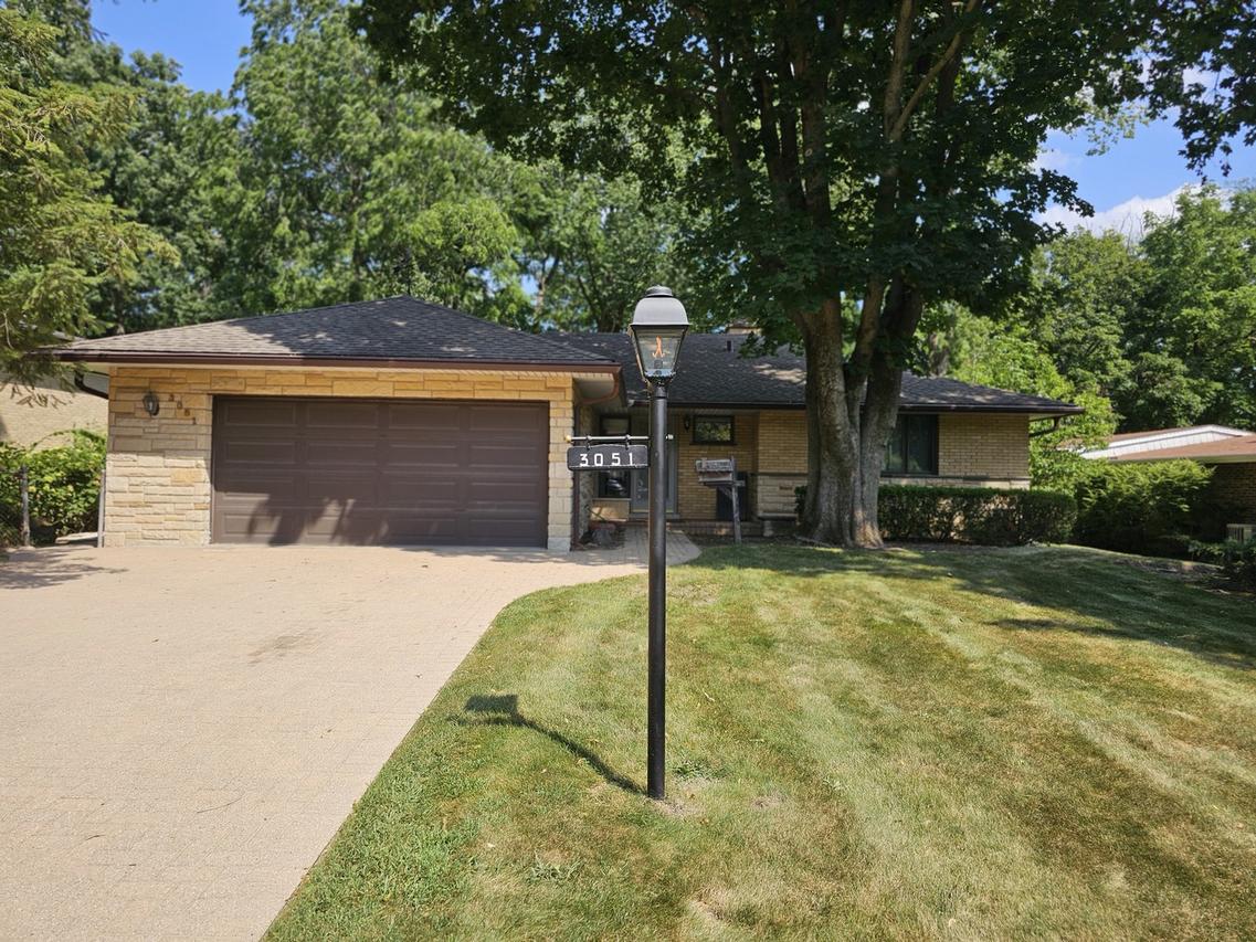 3051 Dato Ave., Highland Park, IL 60035