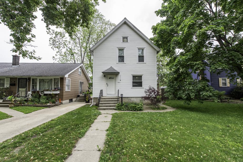 3011 Emmaus Ave., Zion, IL 60099