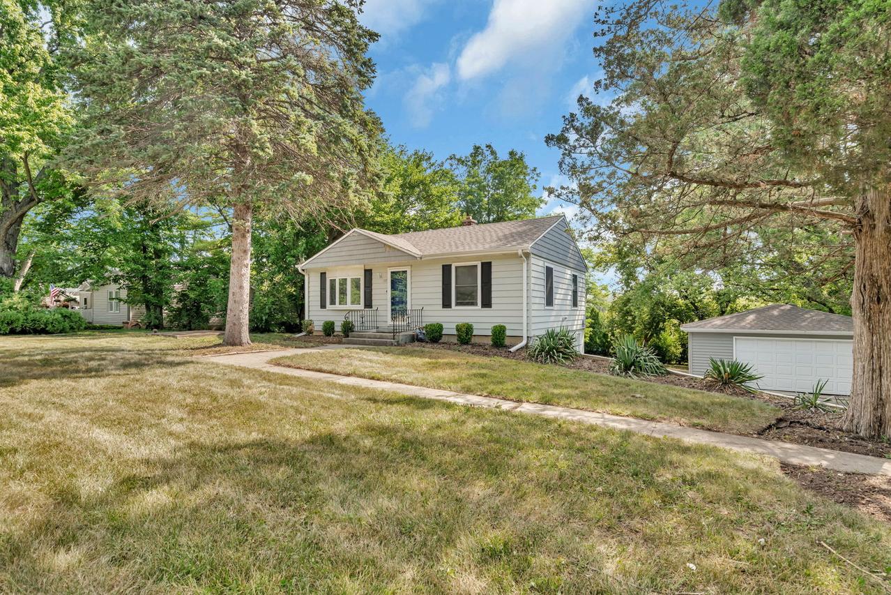 1107 S Hough St., Barrington, IL 60010