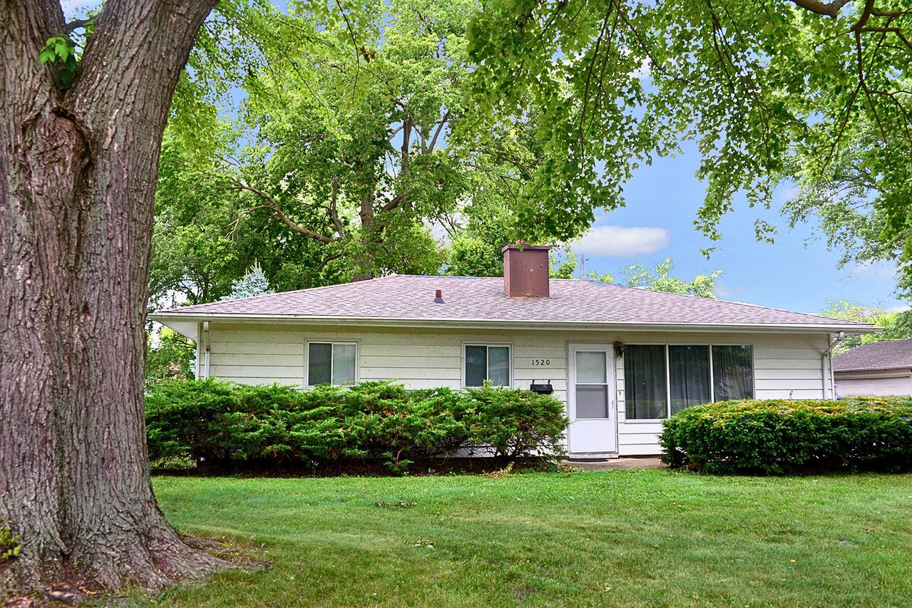 1520 Birchlawn Pl., Ottawa, IL 61350
