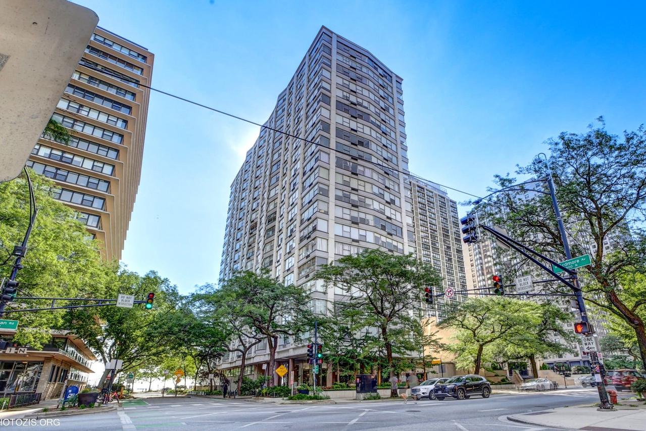 5757 N Sheridan Rd. #18C, Chicago, IL 60660