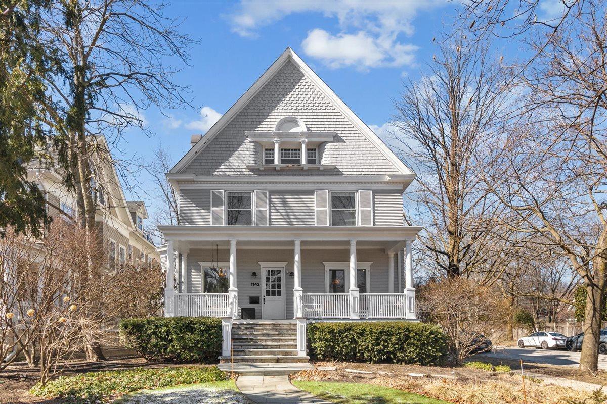 1142 Judson Ave., Evanston, IL 60202