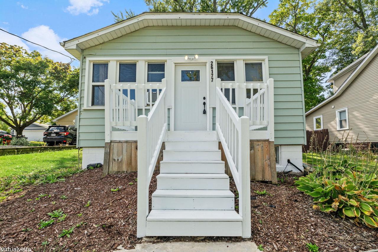 26177 W Lakeview Ave., Ingleside, IL 60041