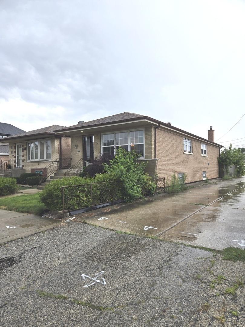 5914 S Meade Ave., Chicago, IL 60638