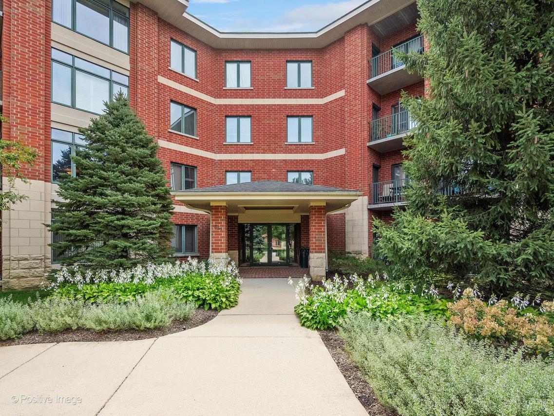 855 E 22nd St. #202, Lombard, IL 60148