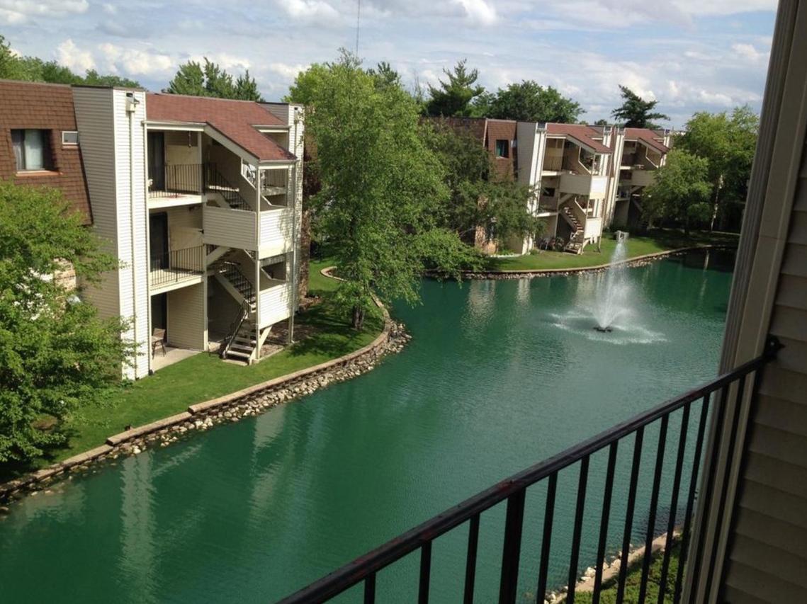 193 N Waters Edge Dr. #302, Glendale Heights, IL 60139