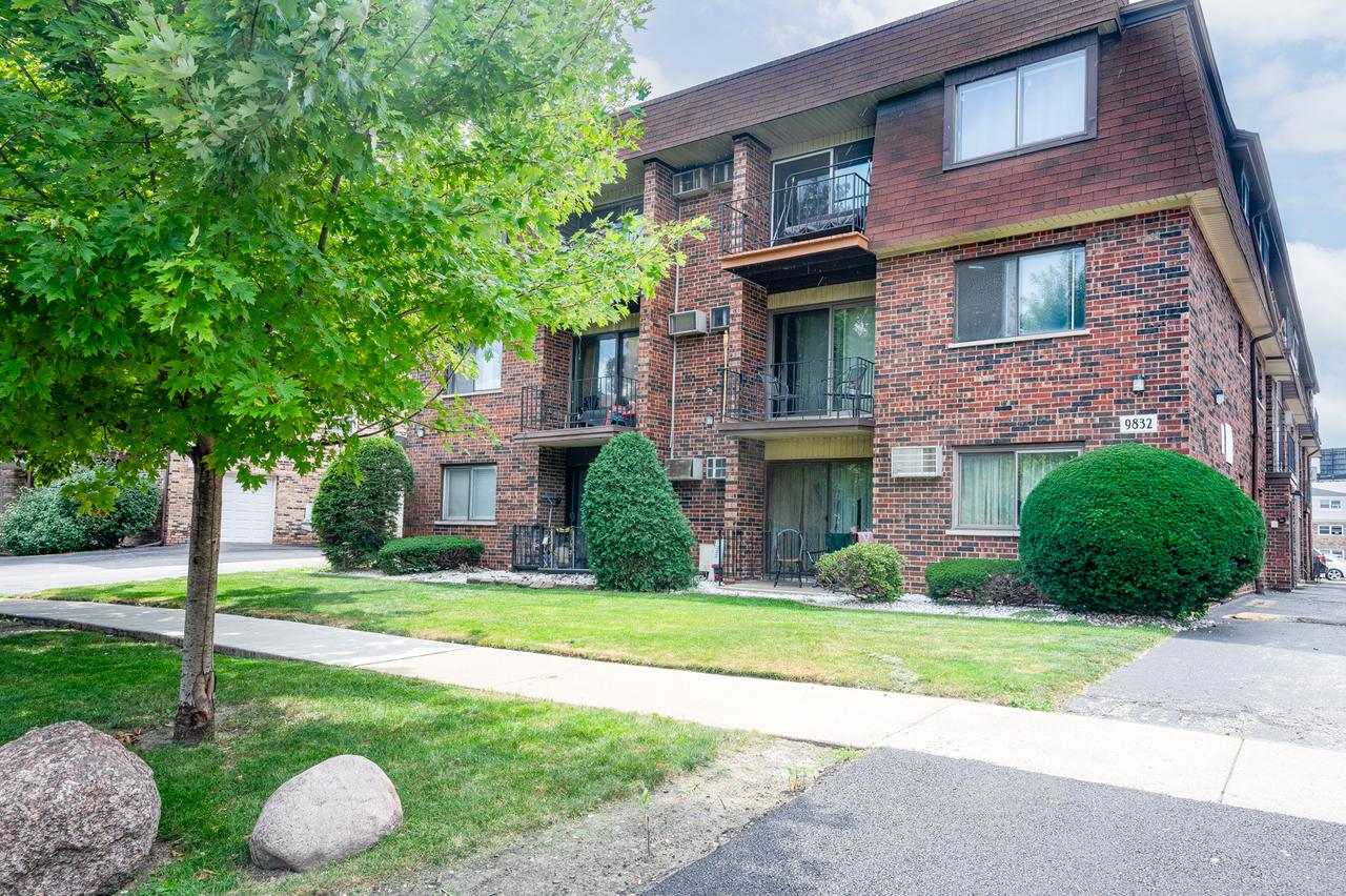 9832 Nottingham Ave. #5, Chicago Ridge, IL 60415