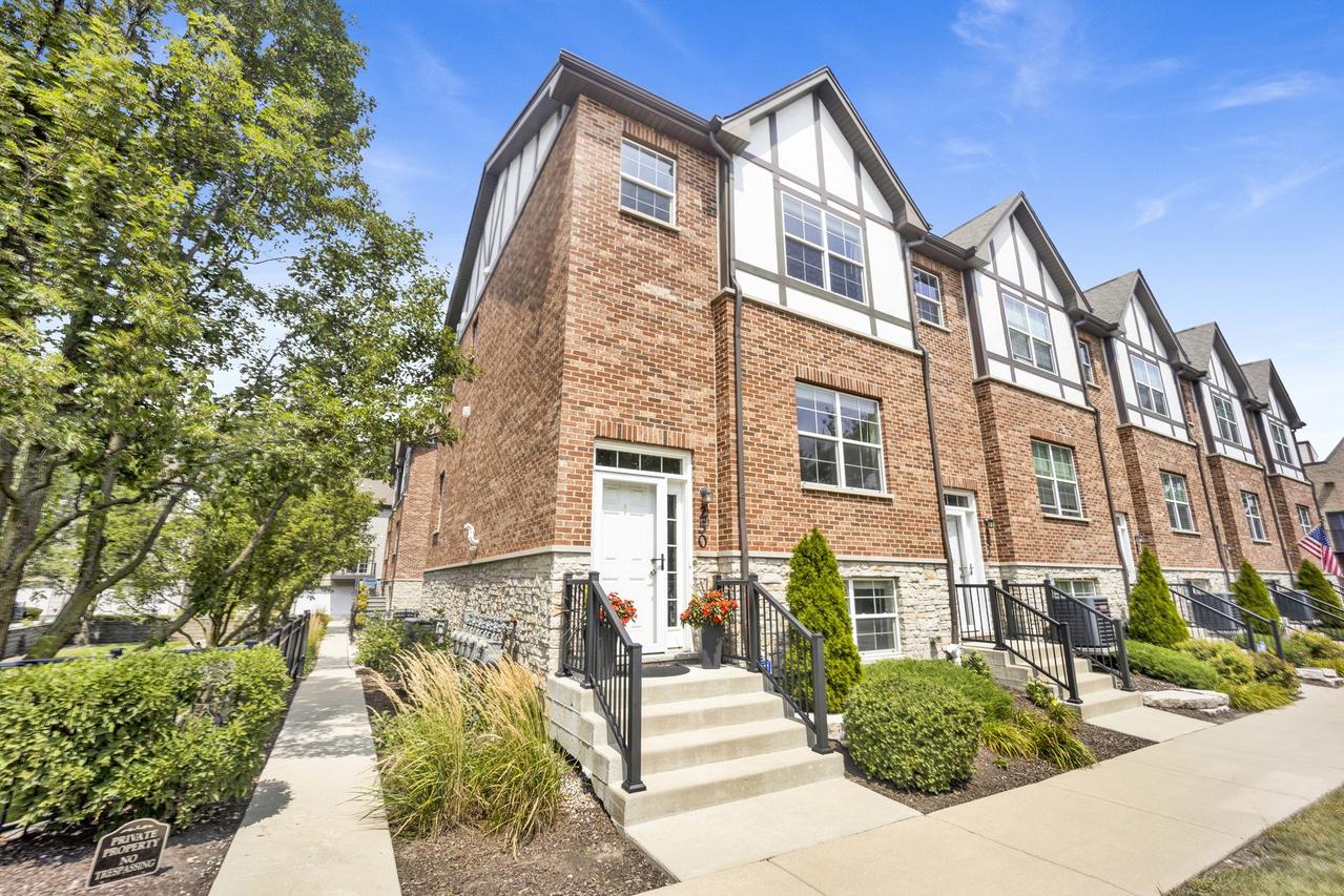 250 E Kenilworth Ave., Villa Park, IL 60181