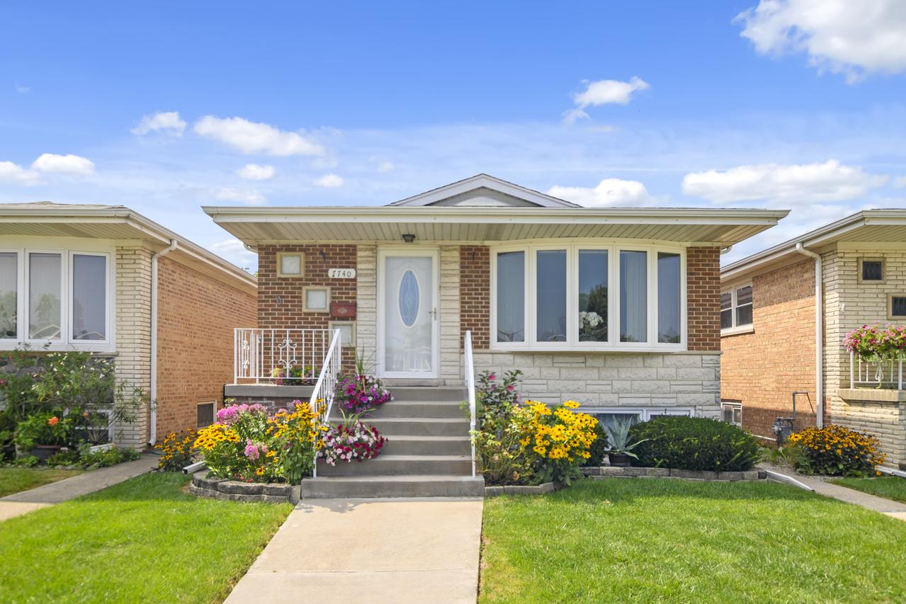 7740 Meade Ave., Burbank, IL 60459
